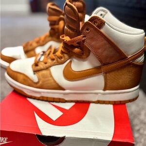 ‼️SALE ‼️ Nike Women’s Nike Dunk Hi Retro SE in **Rare Dark Orange/Cream color*